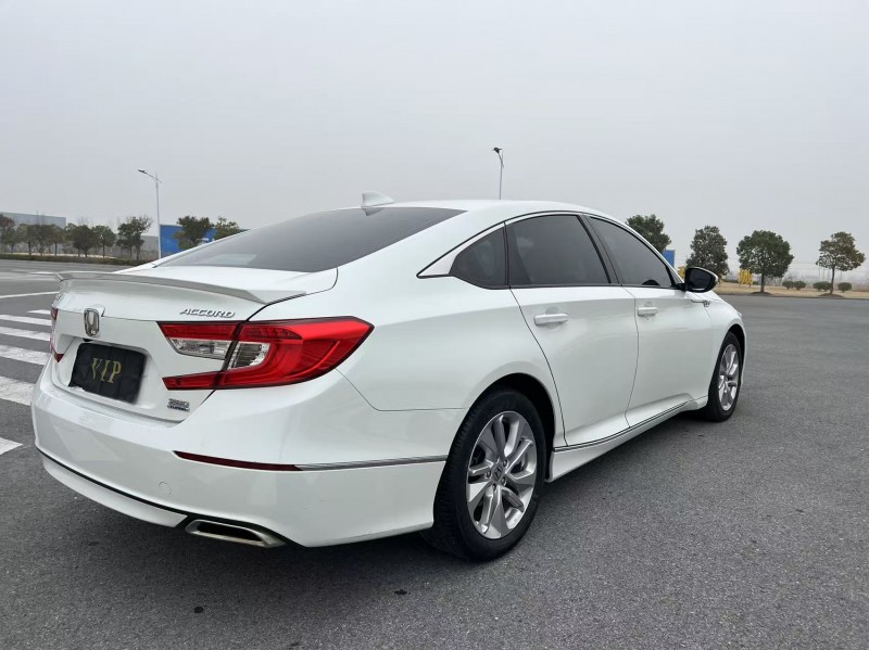 盐城19年本田雅阁8