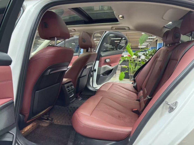 成都22年宝马3系4