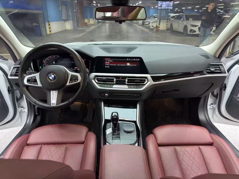 成都22年宝马3系5