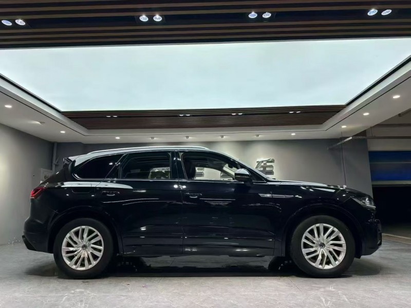 成都21年大众途锐6