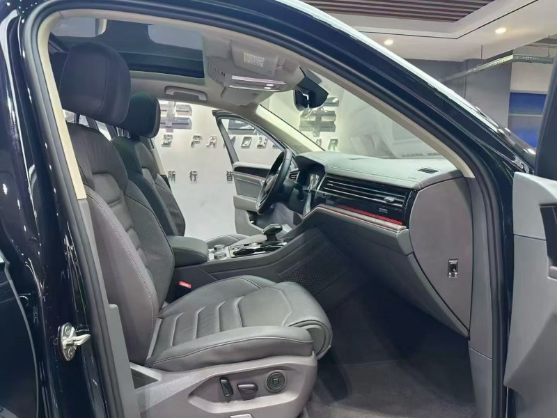 成都21年大众途锐7