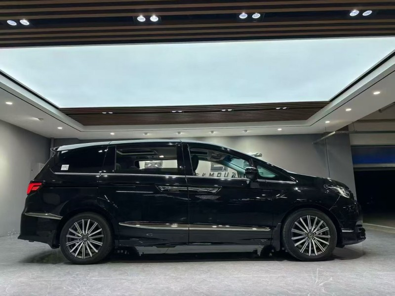 成都22年本田艾力绅8