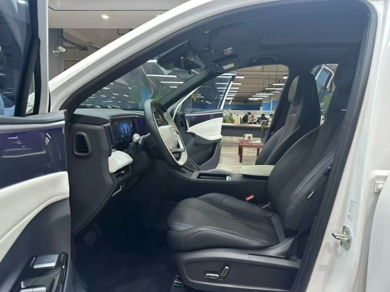 成都23年吉利银河4