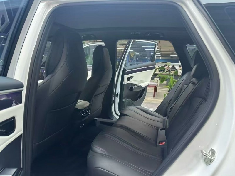 成都23年吉利银河5