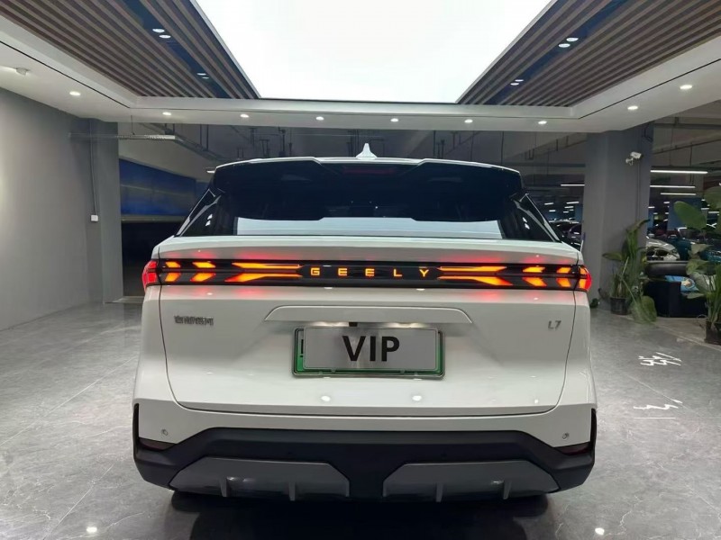 成都23年吉利银河6