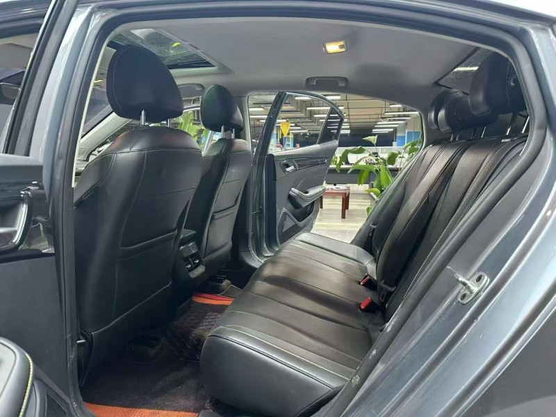 成都22年荣威i54