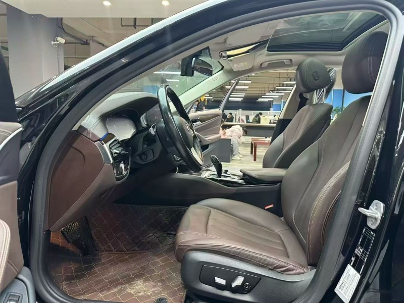 成都19年宝马5系3