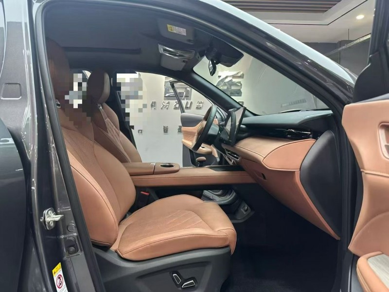 成都25年长安汽车UNI4