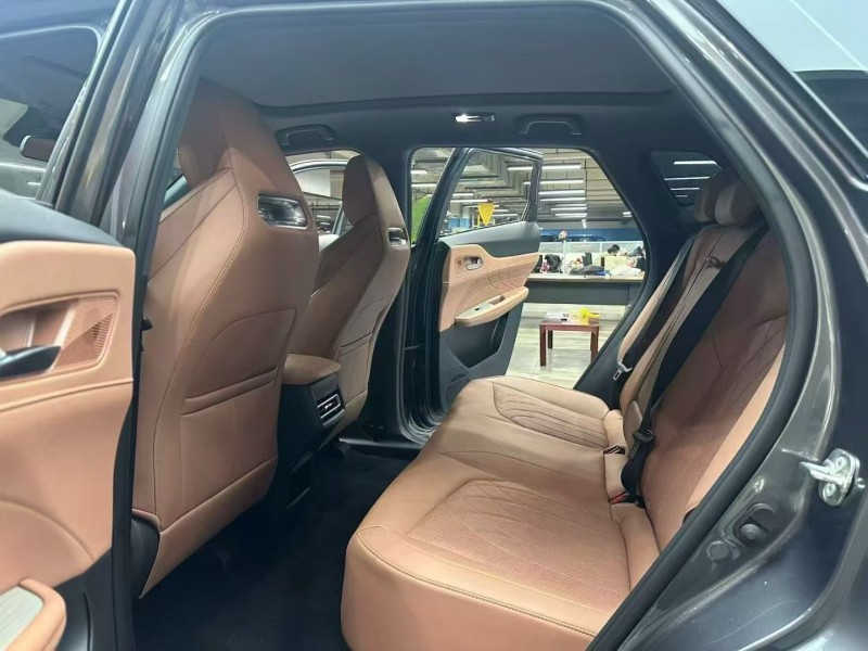 成都25年长安汽车UNI5