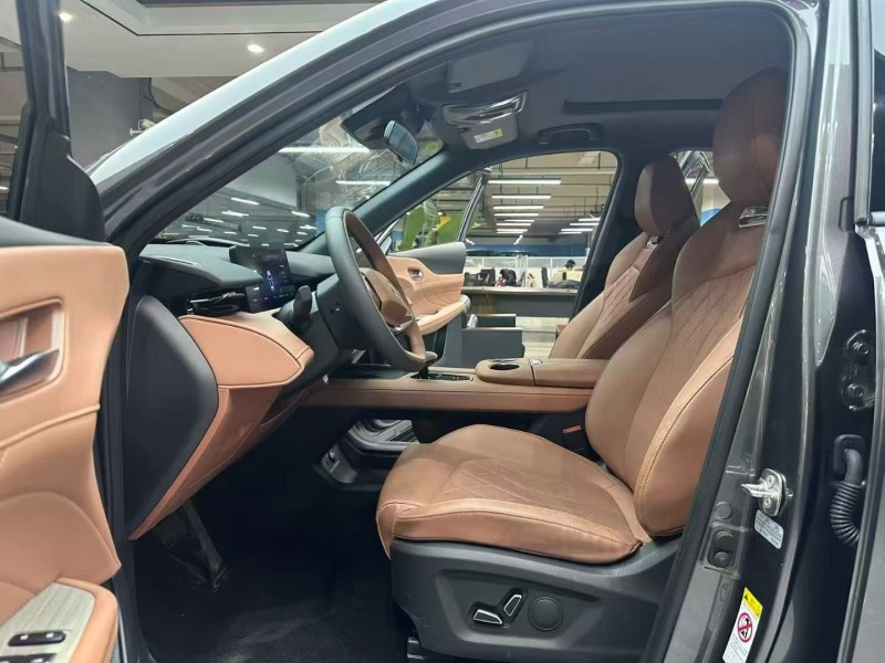 成都25年长安汽车UNI6