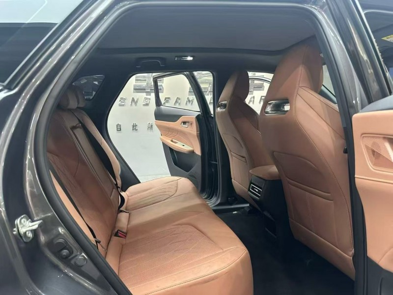 成都25年长安汽车UNI7