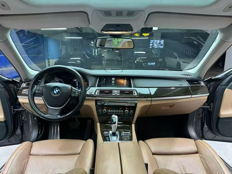 成都14年宝马7系3