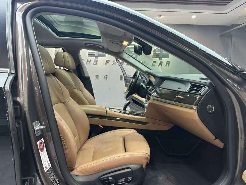 成都14年宝马7系4