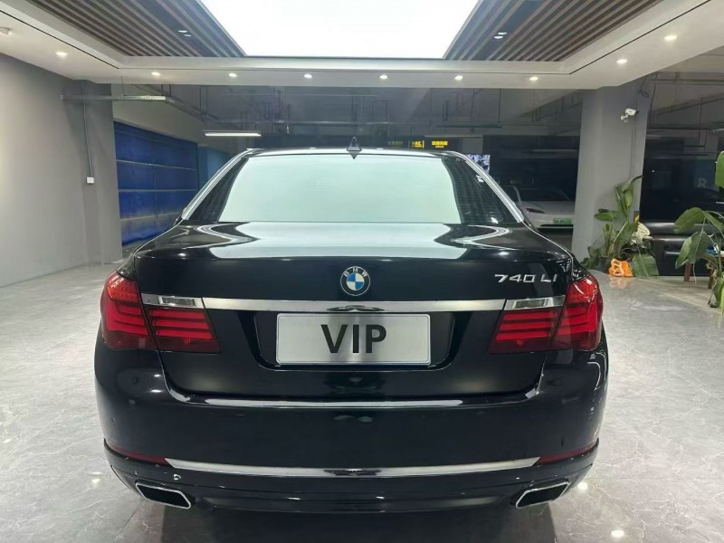 成都14年宝马7系8