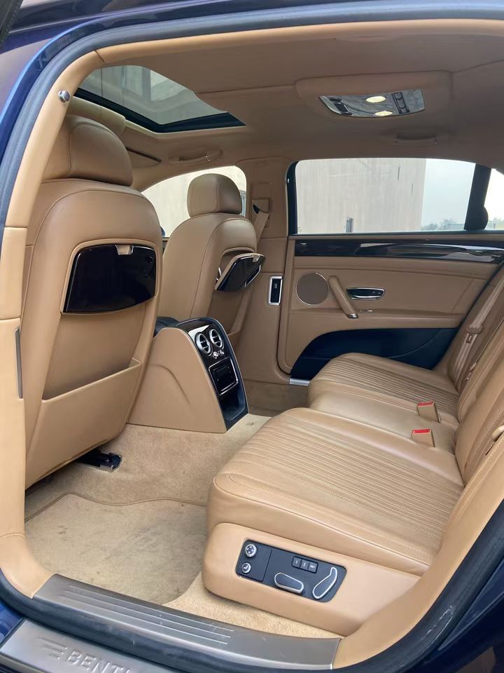 营口18年宾利飞驰2