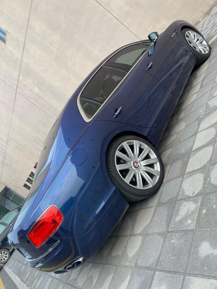 营口18年宾利飞驰7