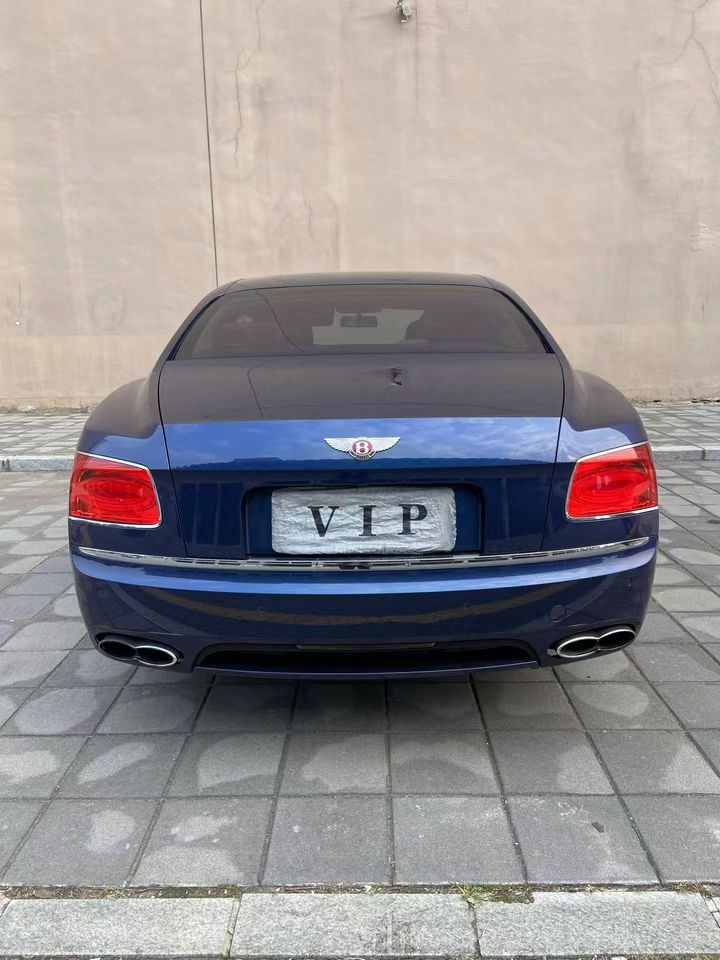 营口18年宾利飞驰8