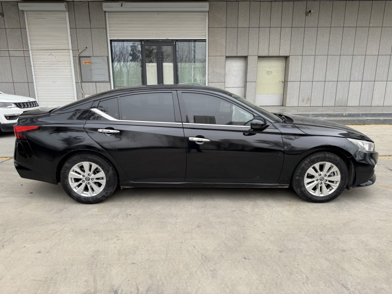 濟寧22年日產天籟7