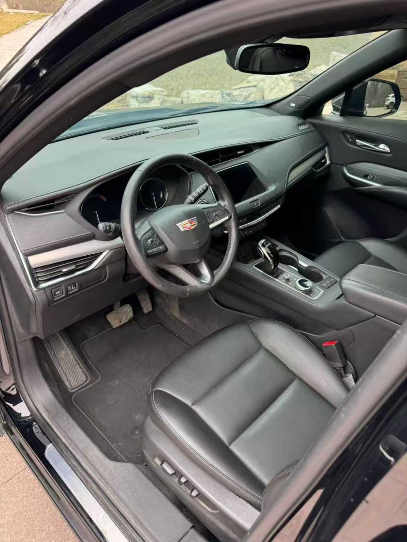 邢臺20年凱迪拉克XT44