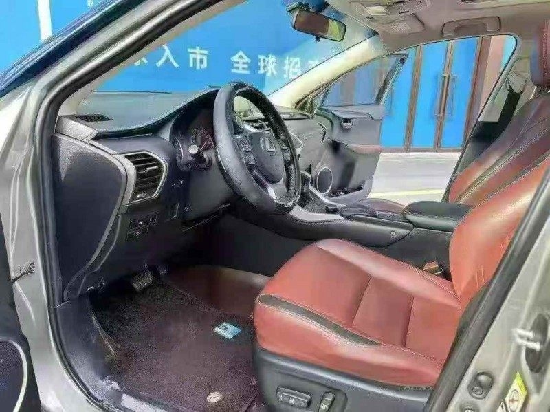 广州17年雷克萨斯NX6