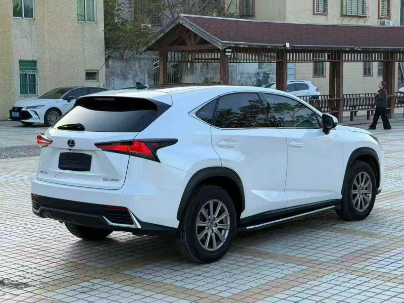 广州19年雷克萨斯NX8