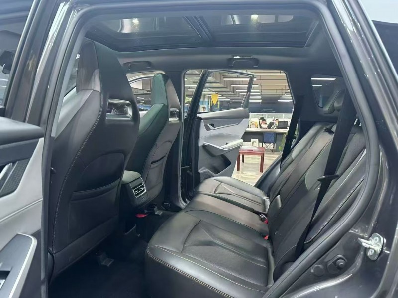 成都23年长安汽车CS755