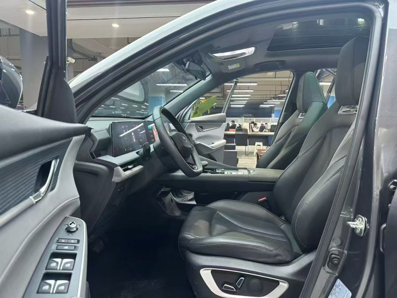 成都23年长安汽车CS756