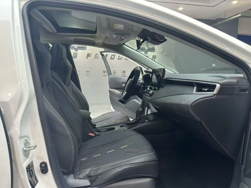 成都24年丰田雷凌8