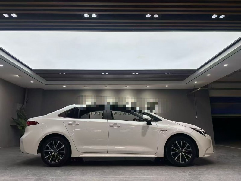 成都24年丰田雷凌9