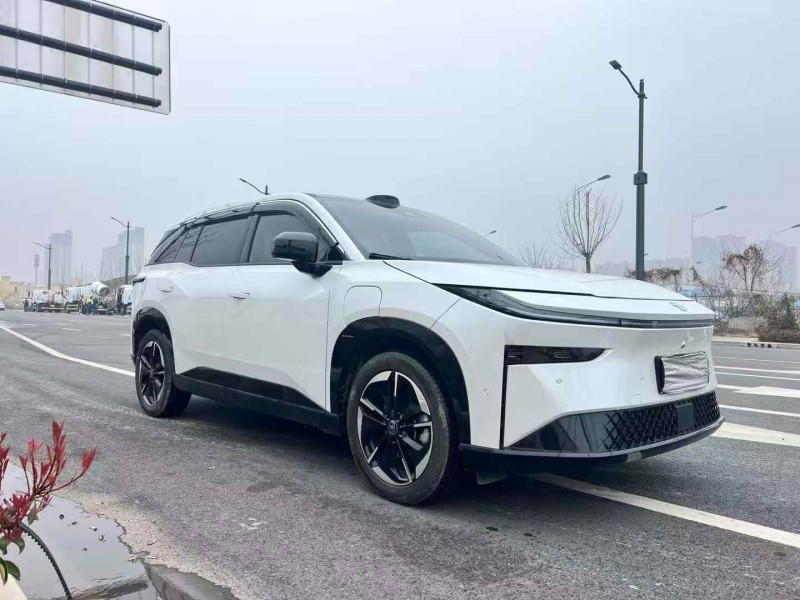 青島25年豐田鉑智2