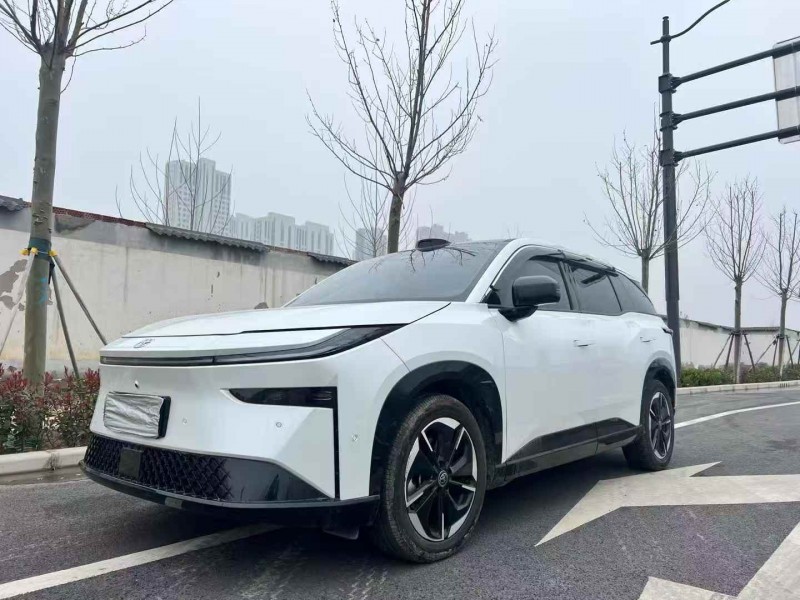 青島25年豐田鉑智3