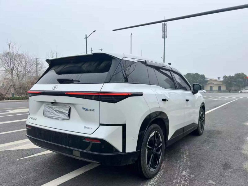 青島25年豐田鉑智7