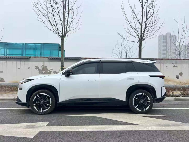 青島25年豐田鉑智8