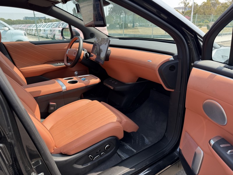 南通25年长安汽车启源3