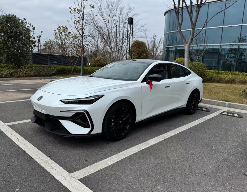 盐城25年长安汽车UNI2