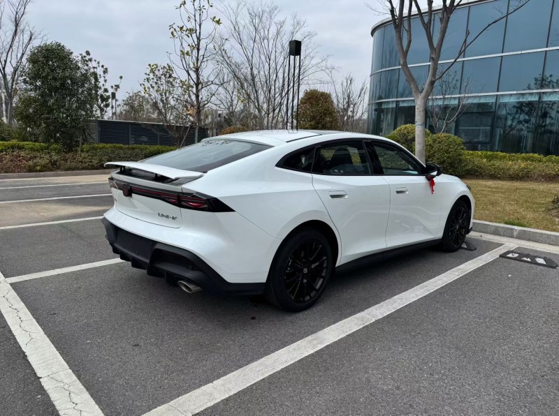 盐城25年长安汽车UNI6