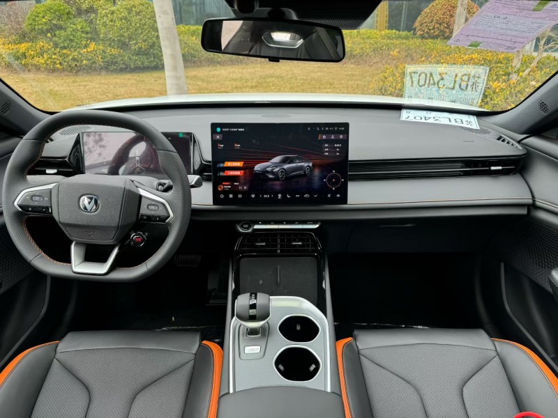 盐城25年长安汽车UNI7