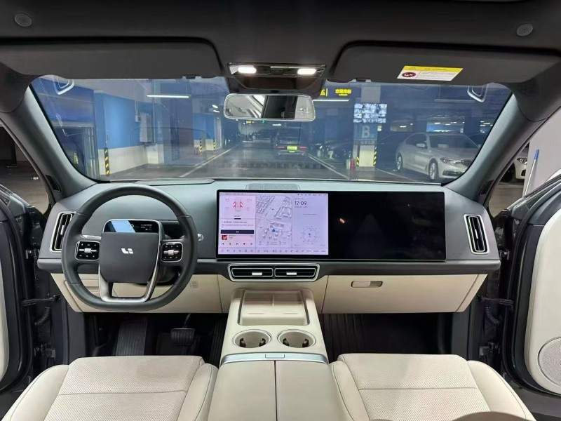 成都23年理想L73