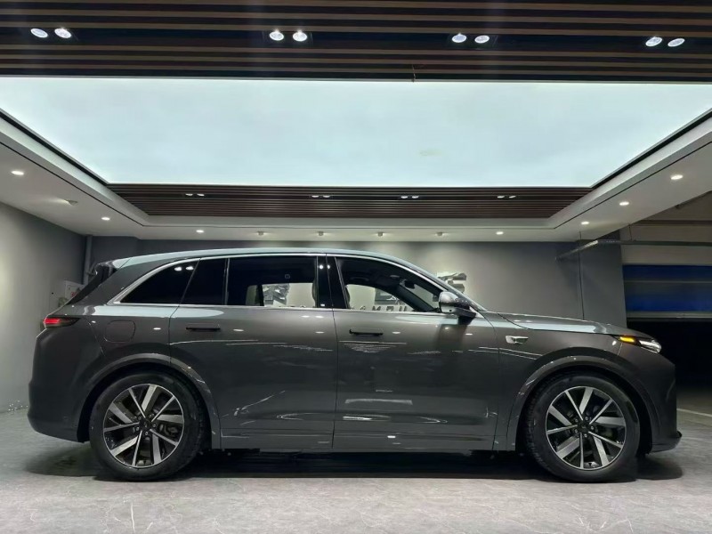 成都23年理想L77