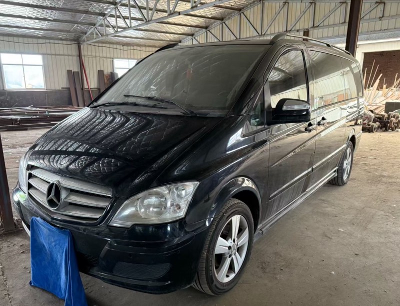 青岛16年奔驰唯雅诺2