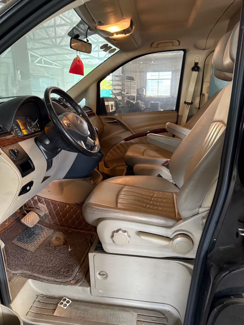 青岛16年奔驰唯雅诺6