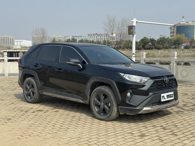 郑州23年丰田RAV4荣放2