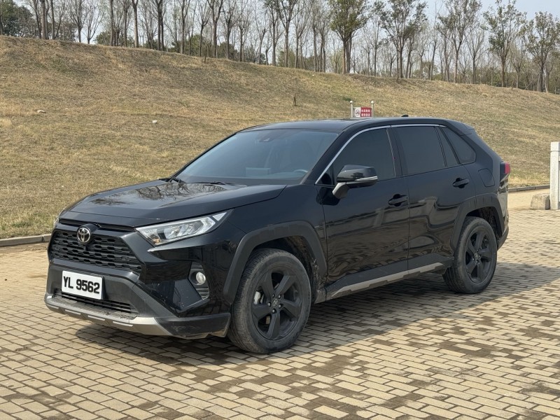 郑州23年丰田RAV4荣放3