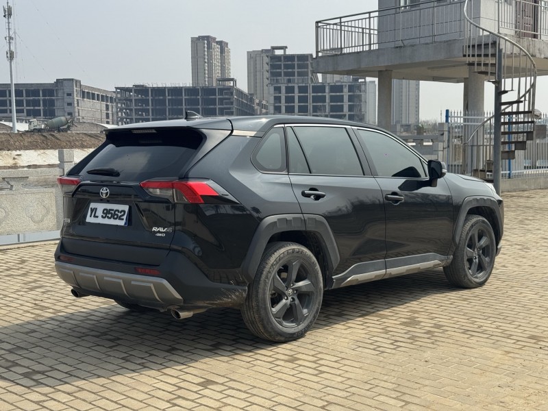郑州23年丰田RAV4荣放4
