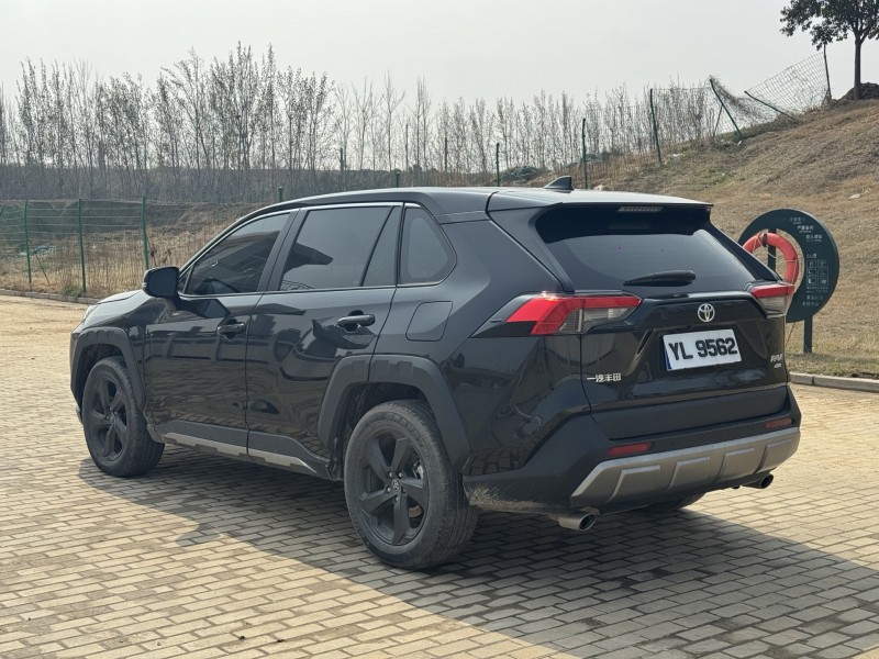 郑州23年丰田RAV4荣放6