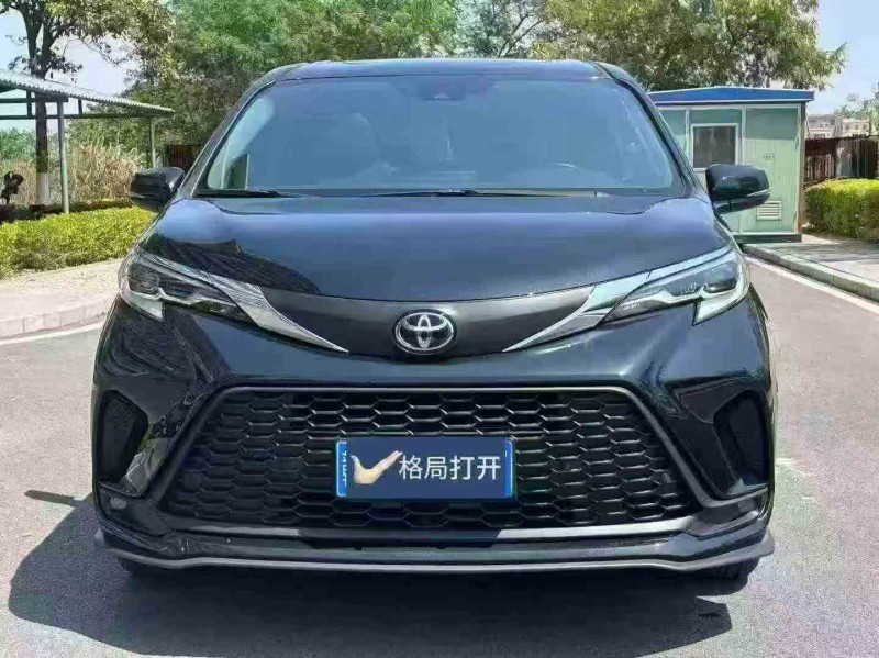 汕头24年丰田塞纳1