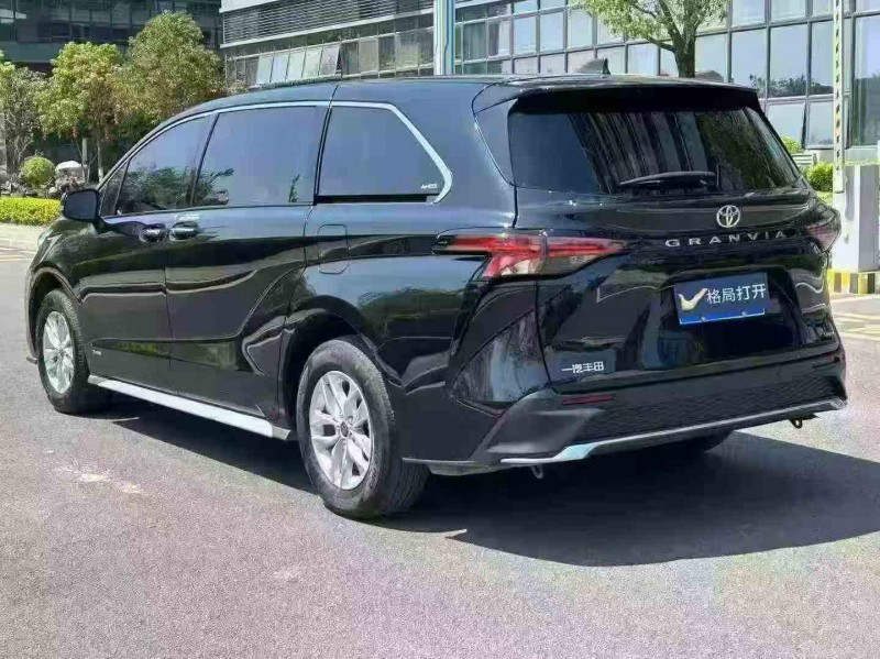 汕头24年丰田塞纳7