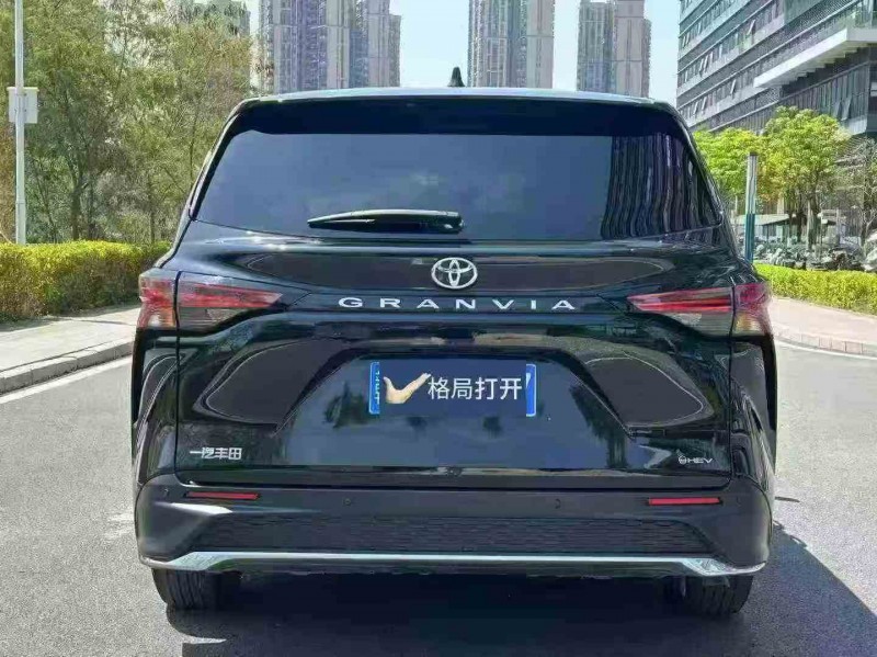 汕头24年丰田塞纳9