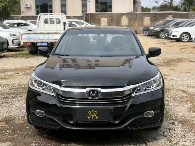 揭阳17年本田雅阁1