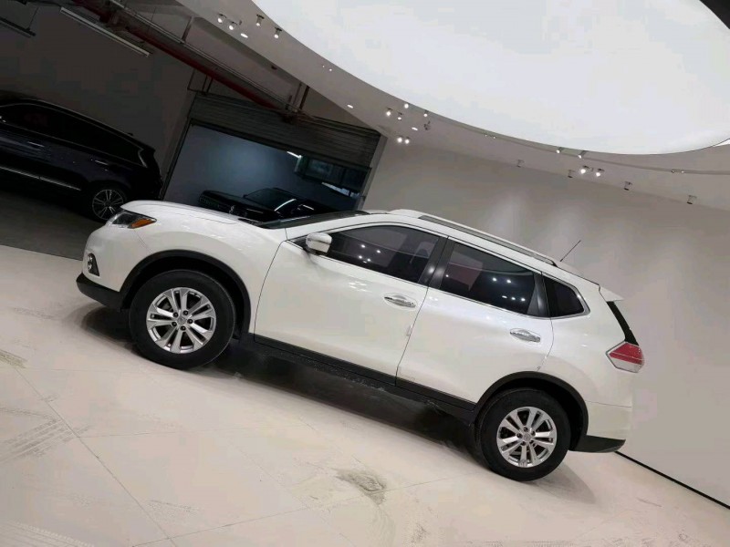 成都16年日产奇骏3